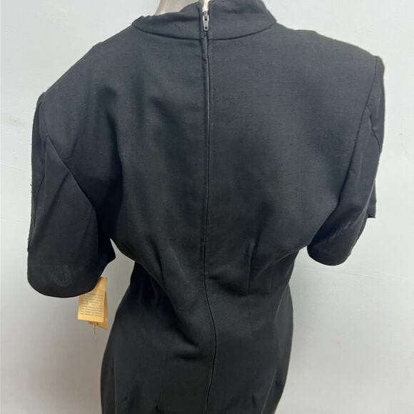 Bentley Harris Solid Black Minimalistic Formal Dress Midi Gold Clasp New Size 8 - Picture 7 of 8